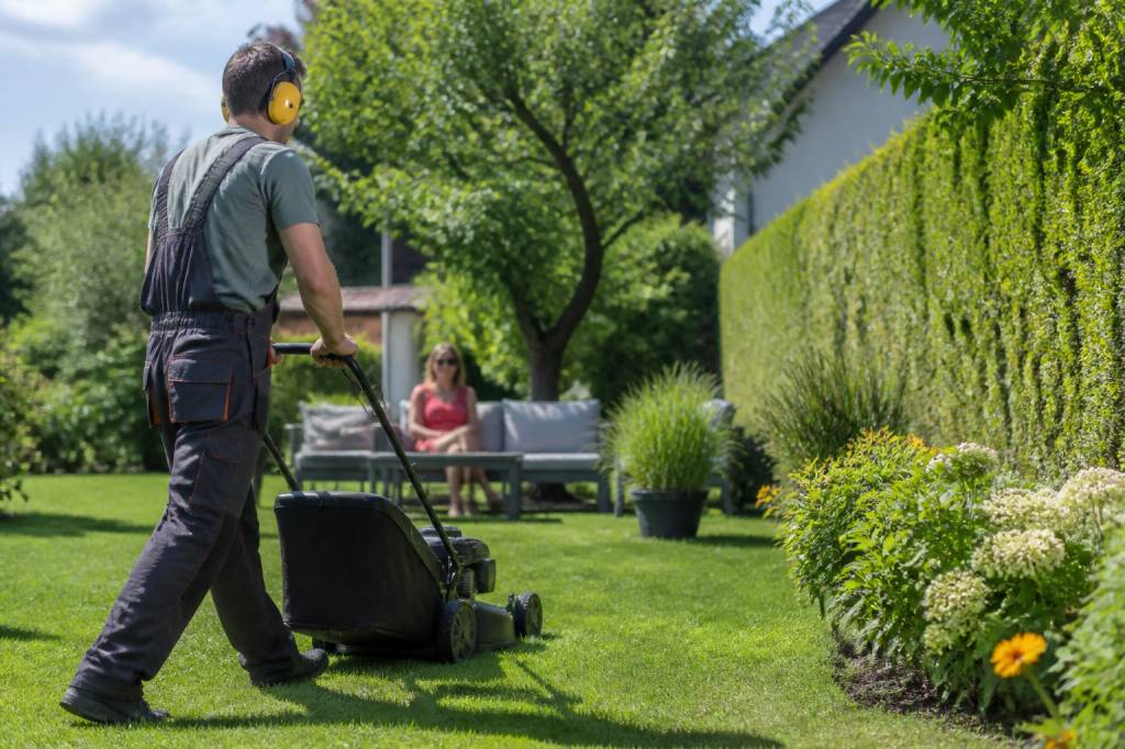Bruit jardinage horaire : quelles règles respecter pour préserver le voisinage ?
